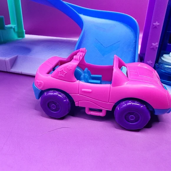 2018 Polly Pocket Pollyville Mega Mall Playset - Picture 3 of 10